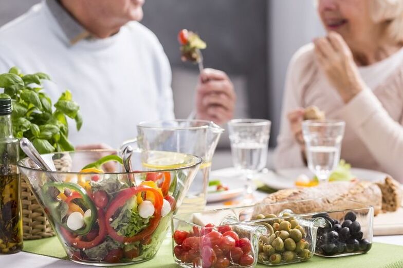 Sredozemska prehrana izboljšuje komunikacijske sposobnosti pri starejših odraslih