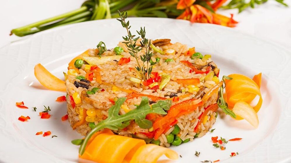 Zelenjavna rižota je odlično kosilo za tiste, ki ste na mediteranski dieti. 